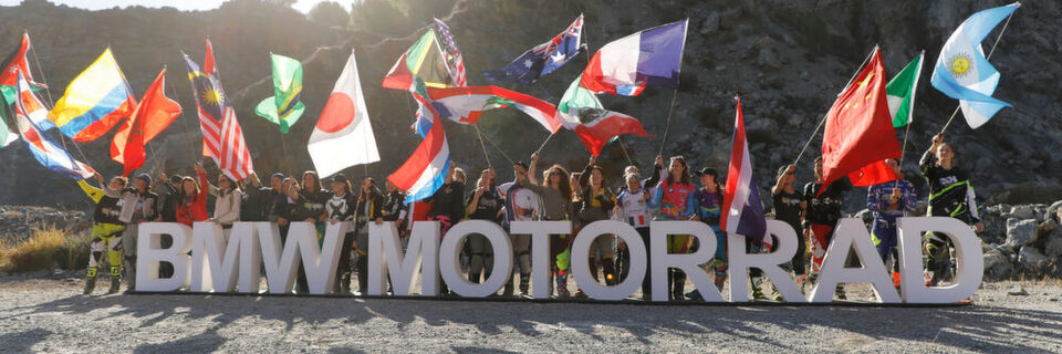 31 Frauen aus 20 Ländern weltweit traten an, einen der sechs verfügbaren Plätze bei der siebten Ausgabe der BMW Motorrad Int. GS-Trophy zu erobern. 31 Frauen aus 20 Ländern weltweit traten an, einen der sechs verfügbaren Plätze bei der siebten Ausgabe der BMW Motorrad Int. GS-Trophy zu erobern.