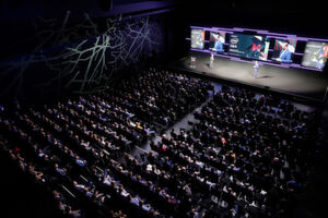 Volles Haus bei der Veranstaltung "Lenovo Accelerate 2019" in Deutschland, die am vergangenen Dienstag in der „BMW-Welt“, München stattfand. Volles Haus bei der Veranstaltung "Lenovo Accelerate 2019" in Deutschland, die am vergangenen Dienstag in der „BMW-Welt“, München stattfand.