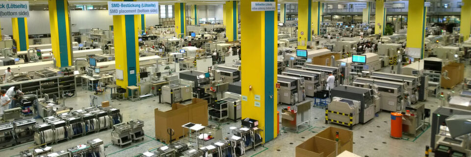 Kontron übernimmt von Fujitsu die Produktion und Entwicklung der Industrie-Mainboards. Zunächst fertigt Fujitsu die Platinen für Kontron im Augsburger Fujitsu-Werk. Ab dem kommenden Jahr erfolgt dann die Produktion an einem anderen Standort in Bayern mit geeigneten Mitarbeitern und einem Teil des Equipments von Fujitsu. Kontron übernimmt von Fujitsu die Produktion und Entwicklung der Industrie-Mainboards. Zunächst fertigt Fujitsu die Platinen für Kontron im Augsburger Fujitsu-Werk. Ab dem kommenden Jahr erfolgt dann die Produktion an einem anderen Standort in Bayern mit geeigneten Mitarbeitern und einem Teil des Equipments von Fujitsu.