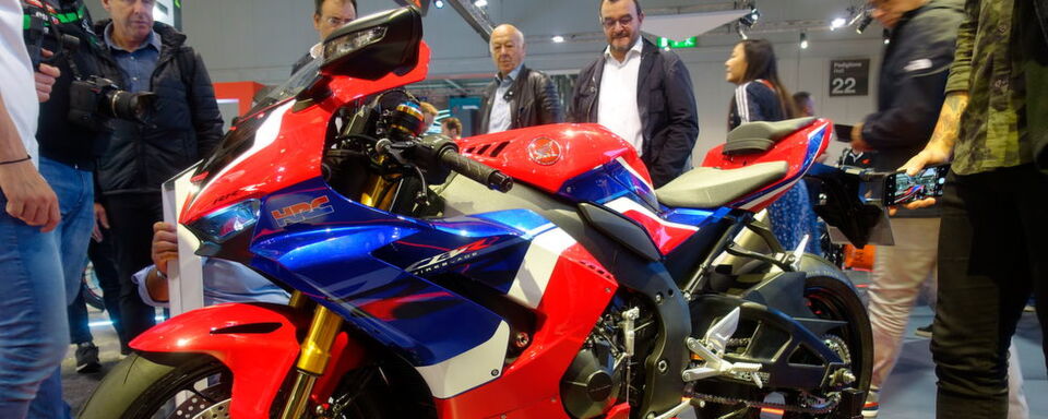 Sicherlich eines der Top-Highlights der Eicma 2019: die neue Honda Fireblade. Sicherlich eines der Top-Highlights der Eicma 2019: die neue Honda Fireblade.