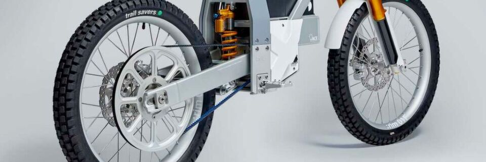 Am Gates Stand auf der Eicma werden einige der modernsten und technologisch fortschrittlichsten riemengetriebenen Zweiräder zur Schau gestellt, unter anderem ein Cake-Kalk. Am Gates Stand auf der Eicma werden einige der modernsten und technologisch fortschrittlichsten riemengetriebenen Zweiräder zur Schau gestellt, unter anderem ein Cake-Kalk.