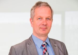 Prof. Dr. Peter Pickel ist Deputy Director des John Deere European Technology Innovation Center in Kaiserslautern und Honorarprofessor an der Technischen Universität Kaiserslautern. Er ist Experte für Zukunftstechnologien, kooperiert in zahlreichen Forschungs- und Entwicklungsprojekten mit der TUKL und ist in mehreren regionalen und überregionalen Gremien tätig. Prof. Dr. Peter Pickel ist Deputy Director des John Deere European Technology Innovation Center in Kaiserslautern und Honorarprofessor an der Technischen Universität Kaiserslautern. Er ist Experte für Zukunftstechnologien, kooperiert in zahlreichen Forschungs- und Entwicklungsprojekten mit der TUKL und ist in mehreren regionalen und überregionalen Gremien tätig.