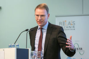 Keynote: Die wirtschaftliche Lage in der Elektroindustrie mit Dr. Andreas Gontermann (ZVEI). Keynote: Die wirtschaftliche Lage in der Elektroindustrie mit Dr. Andreas Gontermann (ZVEI).