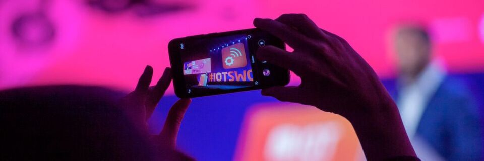 Der IOTSWC hielt neben Ausstellern, interessanten Testumgebungen und Awards für kreative Ideen natürlich auch spannende Vorträge bereit. Der IOTSWC hielt neben Ausstellern, interessanten Testumgebungen und Awards für kreative Ideen natürlich auch spannende Vorträge bereit.