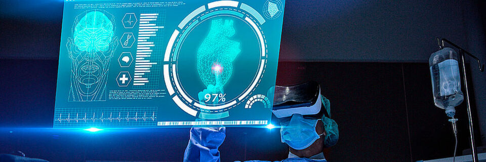 Nicht nur die Menge der zu speichernden Datern im Gesundheitswesen wächst expoententiell, auch die Zeiträume in den die Daten verfügbar bleiben müssen, steigen überproportional an. Die Probleme, die sich daraus ergeben, gleichen denen in den Öffentlichen Verwaltungen Nicht nur die Menge der zu speichernden Datern im Gesundheitswesen wächst expoententiell, auch die Zeiträume in den die Daten verfügbar bleiben müssen, steigen überproportional an. Die Probleme, die sich daraus ergeben, gleichen denen in den Öffentlichen Verwaltungen