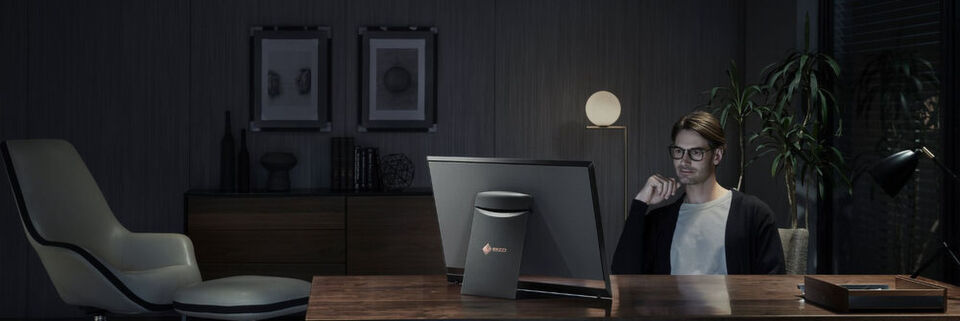 Das OLED-Display Foris Nova von Eizo liefert auf 21,6 Zoll die 4K-Auflösung. Den erweiterten BT.2020-Farbraum deckt der Edel-Monitor zu 80 Prozent ab. Das OLED-Display Foris Nova von Eizo liefert auf 21,6 Zoll die 4K-Auflösung. Den erweiterten BT.2020-Farbraum deckt der Edel-Monitor zu 80 Prozent ab.