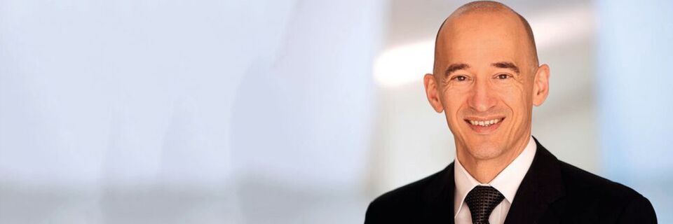 Dr. Mehrdad Jalali-Sohi von Adesso beleuchtet das Konzept "Intelligent Connectivity", das mit 5G einen Quantenspruung erfahren wird. Dr. Mehrdad Jalali-Sohi von Adesso beleuchtet das Konzept "Intelligent Connectivity", das mit 5G einen Quantenspruung erfahren wird.