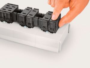 Für das Einrast-Bussystem sind keine Werkzeuge erforderlich. Dadurch werden Montage und Installation vereinfacht. Für das Einrast-Bussystem sind keine Werkzeuge erforderlich. Dadurch werden Montage und Installation vereinfacht.