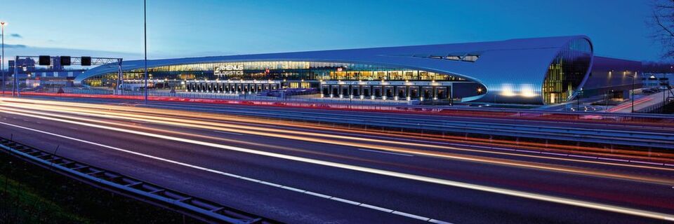 Außenansicht des Lagers der Rhenus Contract Logistics in Tilburg – nach BREEAM-Zertifizierung das nachhaltigste Industriegebäude der Welt. Außenansicht des Lagers der Rhenus Contract Logistics in Tilburg – nach BREEAM-Zertifizierung das nachhaltigste Industriegebäude der Welt.