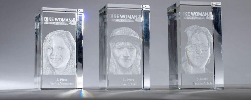 Die Top 3 Bike Woman of the year 2019: 1. Platz Irene Kotnik (MItte), 2. Platz Patricia Ackerschott (li.) und 3. Platz Susanne Scholz (re.). Die Top 3 Bike Woman of the year 2019: 1. Platz Irene Kotnik (MItte), 2. Platz Patricia Ackerschott (li.) und 3. Platz Susanne Scholz (re.).