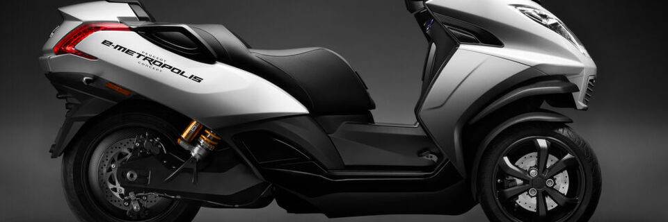 Im vergangenen Jahr zeigte Peugeot eine elektrifizierte Version des Metropolis; von ihr war auf der Eicma 2019 allerdings keine Rede mehr. Im vergangenen Jahr zeigte Peugeot eine elektrifizierte Version des Metropolis; von ihr war auf der Eicma 2019 allerdings keine Rede mehr.