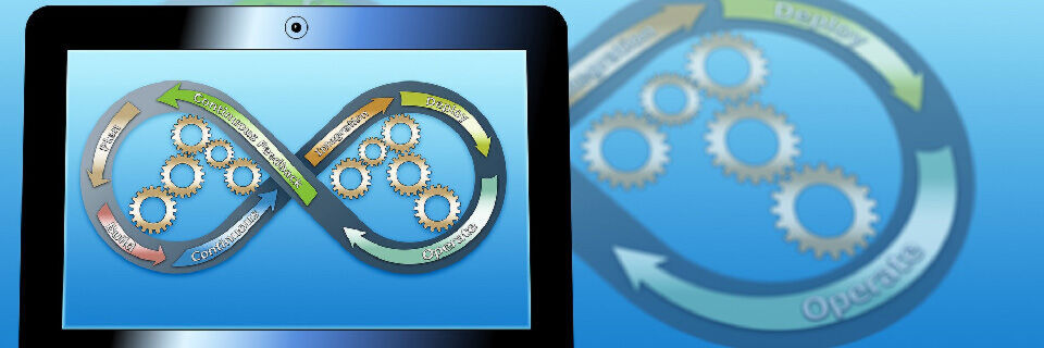 Bei DevOps entwickeln im Prinzip Fachexperten aus den Abteilungen und Programmierer gemeinsam. Bei DevOps entwickeln im Prinzip Fachexperten aus den Abteilungen und Programmierer gemeinsam.