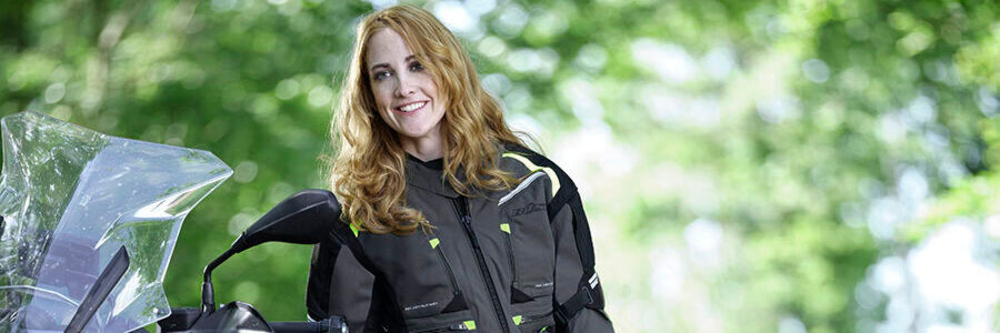 Das Experienced-Rider-Konzept für Damen ist in schiefergrau und den Größen 36 - 46 verfügbar. Das Experienced-Rider-Konzept für Damen ist in schiefergrau und den Größen 36 - 46 verfügbar.
