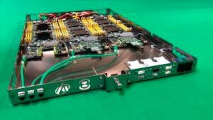 Das neue 21-Zoll-Modul für die Asperitas-Flüssigkühlungslösung fasst drei Prozessorboards Das neue 21-Zoll-Modul für die Asperitas-Flüssigkühlungslösung fasst drei Prozessorboards