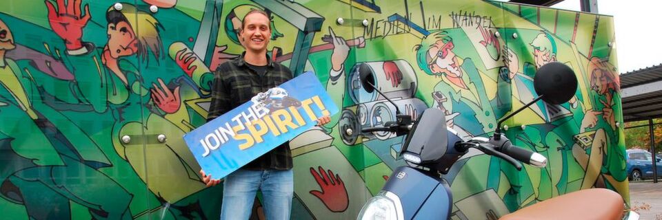 Erster Tag: Fototermin für die Vorstellung im Intranet und auf der Facebook-Seite. #jointhespirit Erster Tag: Fototermin für die Vorstellung im Intranet und auf der Facebook-Seite. #jointhespirit