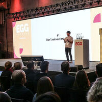 Dat Tran, Head of AI bei Axel Springer, begeisterte das Publikum auf der EGG Germany mit seinem erfrischenden und informativen Vortrag. Dat Tran, Head of AI bei Axel Springer, begeisterte das Publikum auf der EGG Germany mit seinem erfrischenden und informativen Vortrag.