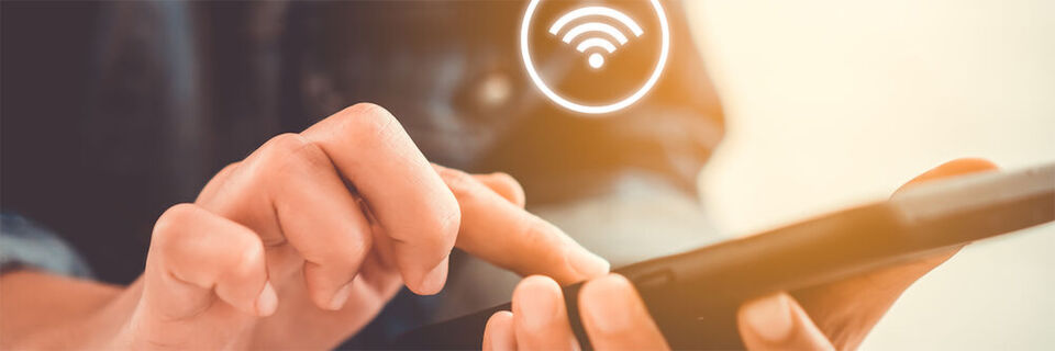 Ob privat oder im geschäftlichen Umfeld – drahtlose Netzwerke sind aus unserem Alltag nicht mehr wegzudenken. Ob privat oder im geschäftlichen Umfeld – drahtlose Netzwerke sind aus unserem Alltag nicht mehr wegzudenken.