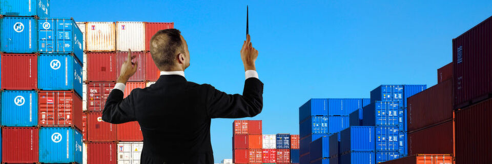 Mit wachsender Anzahl der zu verwaltenden Container muss auch unter Docker eine Orchestrierungslösung her. Mit wachsender Anzahl der zu verwaltenden Container muss auch unter Docker eine Orchestrierungslösung her.