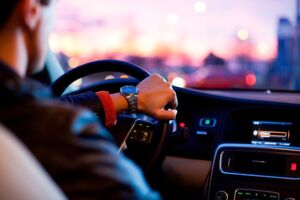 Moderne Fahrzeuge sind komplex: Mit HIL-Tests lässt sich in Automobil-ECUs integrierte Software mithilfe von Simulations- und Modulationstechniken validieren, um die Testdauer zu verkürzen und die Testabdeckung zu erhöhen. Moderne Fahrzeuge sind komplex: Mit HIL-Tests lässt sich in Automobil-ECUs integrierte Software mithilfe von Simulations- und Modulationstechniken validieren, um die Testdauer zu verkürzen und die Testabdeckung zu erhöhen.