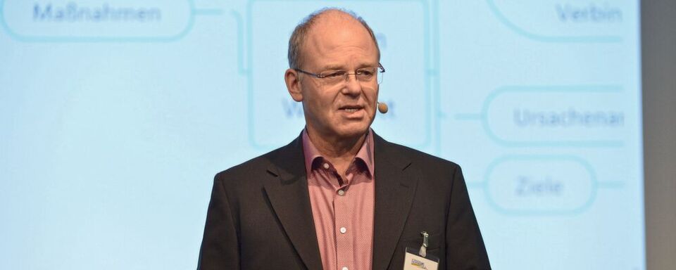 Martin Berning, BBE Automotive, erläuterte Wege aus der Stressfalle und wie sich das Werkstattpersonal von Druck befreien kann. Martin Berning, BBE Automotive, erläuterte Wege aus der Stressfalle und wie sich das Werkstattpersonal von Druck befreien kann.