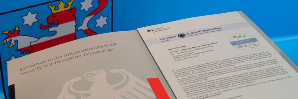 Thüringer CIO Dr. Hartmut Schubert: „Thüringen ist das erste Bundesland mit einem nach dem neuen BSI-Standard 200-2 zertifizierten Landesdatennetz.“ Thüringer CIO Dr. Hartmut Schubert: „Thüringen ist das erste Bundesland mit einem nach dem neuen BSI-Standard 200-2 zertifizierten Landesdatennetz.“