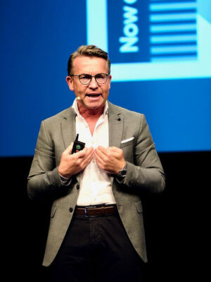Detlef Krause, General Manager Deutschland, begeisterte das zahlreich erschienene Publikum für das neue New York Release von ServiceNow. Detlef Krause, General Manager Deutschland, begeisterte das zahlreich erschienene Publikum für das neue New York Release von ServiceNow.