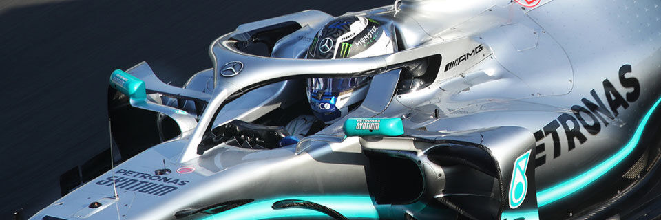 Datenanalysen spielen im Motorsport eine entscheidende Rolle. Auf der Suche nach dem optimalen Fahrzeugdesign werden umfangreiche Testreihen im Windkanal gefahren. Datenanalysen spielen im Motorsport eine entscheidende Rolle. Auf der Suche nach dem optimalen Fahrzeugdesign werden umfangreiche Testreihen im Windkanal gefahren.