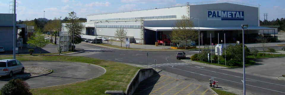 Die Hallen von Palmetal in Palmela umfassen etwa 30.000 m² Lagerfläche. Die Hallen von Palmetal in Palmela umfassen etwa 30.000 m² Lagerfläche.