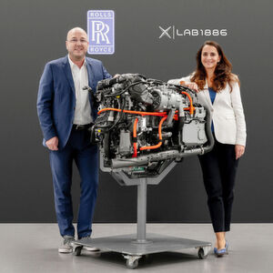 Auf dem Foto sinf Susanne Hahn, Head of Lab1886 Global und Dr. Martin Teigeler, Executive Vice President R&D Rolls-Royce Power Systems abgebildet. Auf dem Foto sinf Susanne Hahn, Head of Lab1886 Global und Dr. Martin Teigeler, Executive Vice President R&D Rolls-Royce Power Systems abgebildet.