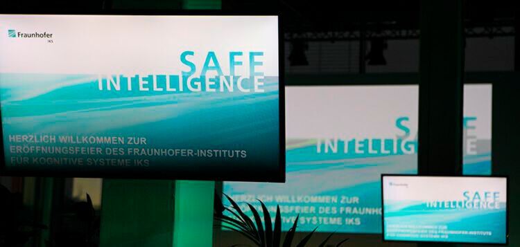 „Safe Intelligence“: Eine der Kernaufgaben des Fraunhofer IKS wird sein, Künstliche Intelligenz und Sicherheit in Form von Safety und Security zusammenzubringen. „Safe Intelligence“: Eine der Kernaufgaben des Fraunhofer IKS wird sein, Künstliche Intelligenz und Sicherheit in Form von Safety und Security zusammenzubringen.