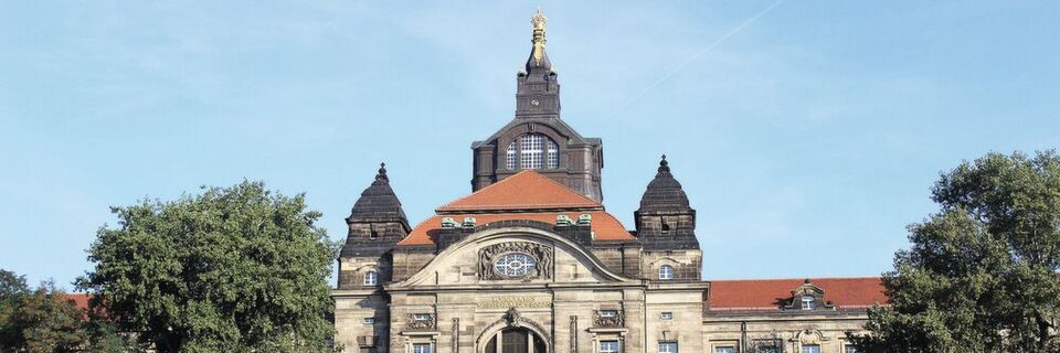 Noch ist die CIO-Stelle in der Staatskanzlei angesiedelt. Ob das aber so bleiben wird, müssen die Koalitionäre entscheiden. Anzuraten wäre es ihnen, denn in der abgelaufenen Legislaturperiode wurde dort gute Arbeit in Sachen eGovernment und Digitalisierung geleistet Noch ist die CIO-Stelle in der Staatskanzlei angesiedelt. Ob das aber so bleiben wird, müssen die Koalitionäre entscheiden. Anzuraten wäre es ihnen, denn in der abgelaufenen Legislaturperiode wurde dort gute Arbeit in Sachen eGovernment und Digitalisierung geleistet