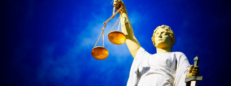 Huete lassen sich Akten und Dokumente mit Gerichten und Justizbehörden vollständig digital und rechtsverbindlich auszutauschen. Huete lassen sich Akten und Dokumente mit Gerichten und Justizbehörden vollständig digital und rechtsverbindlich auszutauschen.