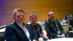 Anton Braun, Geschäftsführer von Bizteam (li.) mit seinem Mitarbeiter Michael Gailitzdörfer (mi.) und Sascha Burmühl (re.), der das Pilotprojekt seitens HPE betreut hat. Anton Braun, Geschäftsführer von Bizteam (li.) mit seinem Mitarbeiter Michael Gailitzdörfer (mi.) und Sascha Burmühl (re.), der das Pilotprojekt seitens HPE betreut hat.