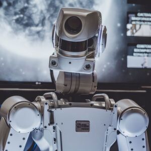 Die Automatisierung von Fertigungsprozessen ist bereits im Gange. Die nächste Stufe ist der autonome Betrieb, der mithilfe von Künstlicher Intelligenz realisiert werden kann. Die Automatisierung von Fertigungsprozessen ist bereits im Gange. Die nächste Stufe ist der autonome Betrieb, der mithilfe von Künstlicher Intelligenz realisiert werden kann.