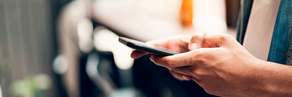 Vor allem 25-54-Jährigen Bürger (72,3 Prozent) nutzten in diesem Jahr das Internet zur Kontaktaufnahme mit Behörden oder öffentlichen Einrichtungen Vor allem 25-54-Jährigen Bürger (72,3 Prozent) nutzten in diesem Jahr das Internet zur Kontaktaufnahme mit Behörden oder öffentlichen Einrichtungen