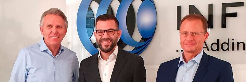 (v.l.n.r.) Erik Walter, COO Infinigate Group, Waldemar Bergstreiser, Distribution Partner Account Manager bei Kaspersky und Christian Weinelt, Head of Business Unit bei Infinigate, bei der Vertragsunterzeichnung. (v.l.n.r.) Erik Walter, COO Infinigate Group, Waldemar Bergstreiser, Distribution Partner Account Manager bei Kaspersky und Christian Weinelt, Head of Business Unit bei Infinigate, bei der Vertragsunterzeichnung.
