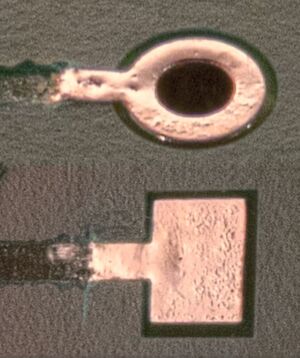 Bild 3: Prototpypen von Konvergenz-Pads für THT-Prozesse (oben) und für SMT-Prozesse (unten). Bild 3: Prototpypen von Konvergenz-Pads für THT-Prozesse (oben) und für SMT-Prozesse (unten).