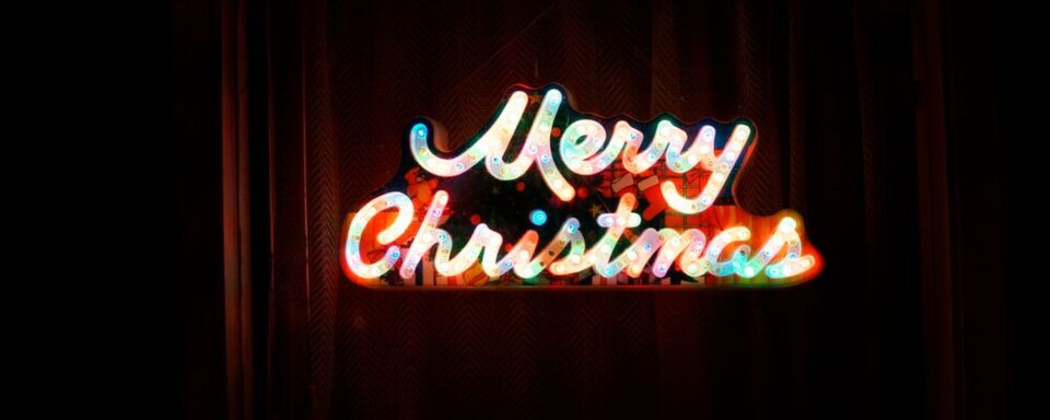 Kaum neigt sich das Jahr dem Ende zu, beginnt er: der Wettstreit um das schönste Weihnachtsvideo. Kaum neigt sich das Jahr dem Ende zu, beginnt er: der Wettstreit um das schönste Weihnachtsvideo.