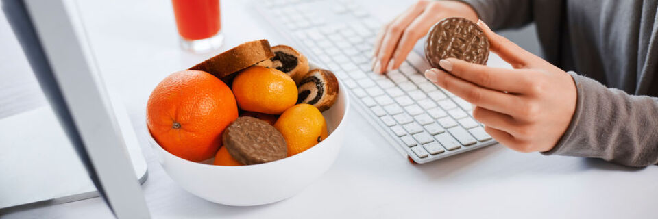 In vielen Unternehmen gibt es Obstkörbe oder Gratissnacks für alle Mitarbeiter. In vielen Unternehmen gibt es Obstkörbe oder Gratissnacks für alle Mitarbeiter.