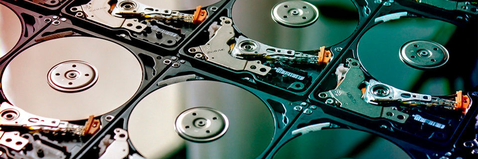 Auch in Zukunft unverzichtbare Bestandteile des Rechenzentrums: Festplatten. Auch in Zukunft unverzichtbare Bestandteile des Rechenzentrums: Festplatten.