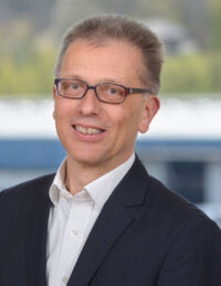 Matthias Hänsgen arbeitet als System-Architekt für die Consist Software Solutions GmbH. Matthias Hänsgen arbeitet als System-Architekt für die Consist Software Solutions GmbH.