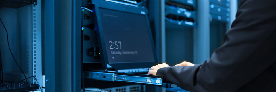 Um frisch installierte Server bestmöglich auf ihr Aufgabengebiet vorzubereiten, müssen zwingend einige Einstellungen vorgenommen werden. Um frisch installierte Server bestmöglich auf ihr Aufgabengebiet vorzubereiten, müssen zwingend einige Einstellungen vorgenommen werden.