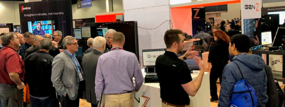 Reges Interesse: Der Gen-Z-Stand auf der Supercomputing-Veranstaltung „SC19“ in Denver, Colorado, im November 2019. Reges Interesse: Der Gen-Z-Stand auf der Supercomputing-Veranstaltung „SC19“ in Denver, Colorado, im November 2019.