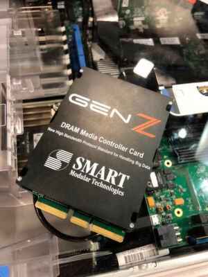 Nachgekartet: Gen-Z Memory Module (ZMM) von SMART Modular Technologies und IntelliProp bietet eine Bandbreite von bis zu 40 GBps mit einer Latenz von weniger als 400 ns beim Zugriff auf 96GB DRAM. Nachgekartet: Gen-Z Memory Module (ZMM) von SMART Modular Technologies und IntelliProp bietet eine Bandbreite von bis zu 40 GBps mit einer Latenz von weniger als 400 ns beim Zugriff auf 96GB DRAM.