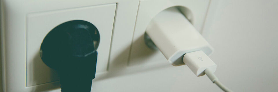 IT-Umgebungen und -Zubehör sowie Internet und webbasierte Anwendungen gehören zu den größten Energieverbrauchern unserer Zeit. IT-Umgebungen und -Zubehör sowie Internet und webbasierte Anwendungen gehören zu den größten Energieverbrauchern unserer Zeit.