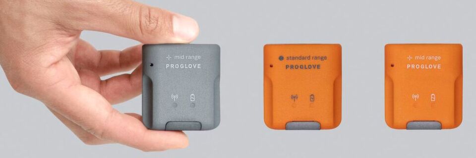 Etwa so groß wie eine Streichholzschachtel, ist „MARK“ der kleinste tragbare Barcodescanner der Welt. Samsung und Proglove arbeiten bei Wearable Scannern jetzt zusammen. Etwa so groß wie eine Streichholzschachtel, ist „MARK“ der kleinste tragbare Barcodescanner der Welt. Samsung und Proglove arbeiten bei Wearable Scannern jetzt zusammen.