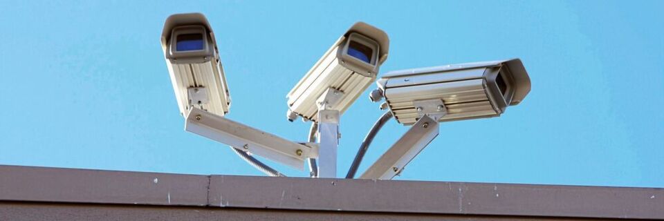 Solarbetriebene IP-Kameras sind die ideale Monitoring-Lösung, insbesondere im Außenbereich. Im Vergleich zu alten CCTV-Systemen bieten sie viele praktische Funktionen und eine bessere Energieeffizienz. Solarbetriebene IP-Kameras sind die ideale Monitoring-Lösung, insbesondere im Außenbereich. Im Vergleich zu alten CCTV-Systemen bieten sie viele praktische Funktionen und eine bessere Energieeffizienz.