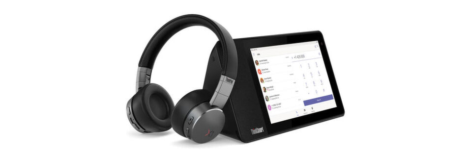 Thinksmart View von Lenovo ist ein Smart-Display für Audio- und Videokonferenzen mit Microsoft Teams. Ein Noise-Cancelling-Headset kann mittels Bluetooth gekoppelt werden. Thinksmart View von Lenovo ist ein Smart-Display für Audio- und Videokonferenzen mit Microsoft Teams. Ein Noise-Cancelling-Headset kann mittels Bluetooth gekoppelt werden.