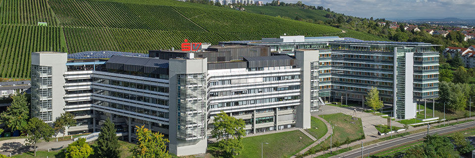 Die SV SparkassenVersicherung ist mit 3,9 Millionen Kunden Marktführer in der Gebäudeversicherung und versichert in Baden-Württemberg und Hessen gut zwei Drittel aller Häuser. Die SV SparkassenVersicherung ist mit 3,9 Millionen Kunden Marktführer in der Gebäudeversicherung und versichert in Baden-Württemberg und Hessen gut zwei Drittel aller Häuser.