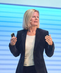 Annette Maier , Managing Director Google Cloud DACH, schreibt über Unterseekabel, Datenzentren und die „physische Cloud“ und erläutert, was zu einer sicheren Infrastruktur auf Cloud Provider-Seite gehört. Annette Maier , Managing Director Google Cloud DACH, schreibt über Unterseekabel, Datenzentren und die „physische Cloud“ und erläutert, was zu einer sicheren Infrastruktur auf Cloud Provider-Seite gehört.